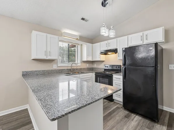 Country Shores Apartments