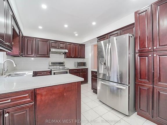 4th image of 120 Littles Rd
