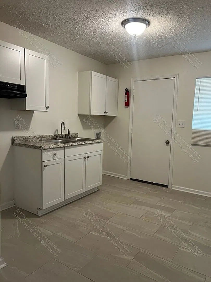2947 Carnes Avenue — Photo 3
