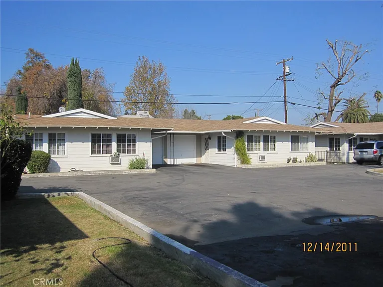 5010 Golden Ave #B — Photo 2