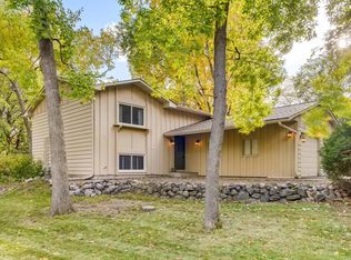 15041 Woodhill Trl, Eden Prairie, MN 55346
