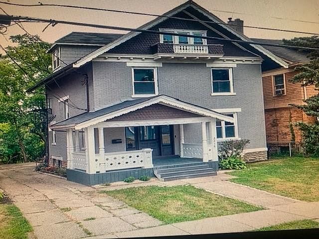 1st image of 2218 Burnet Ave #1