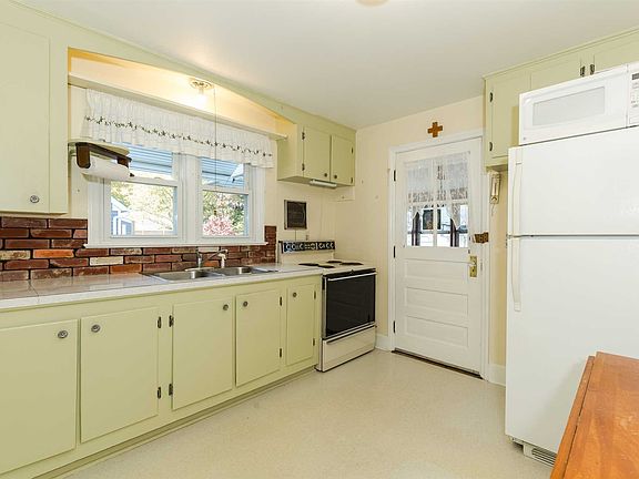4th image of 17 Rogers Pl