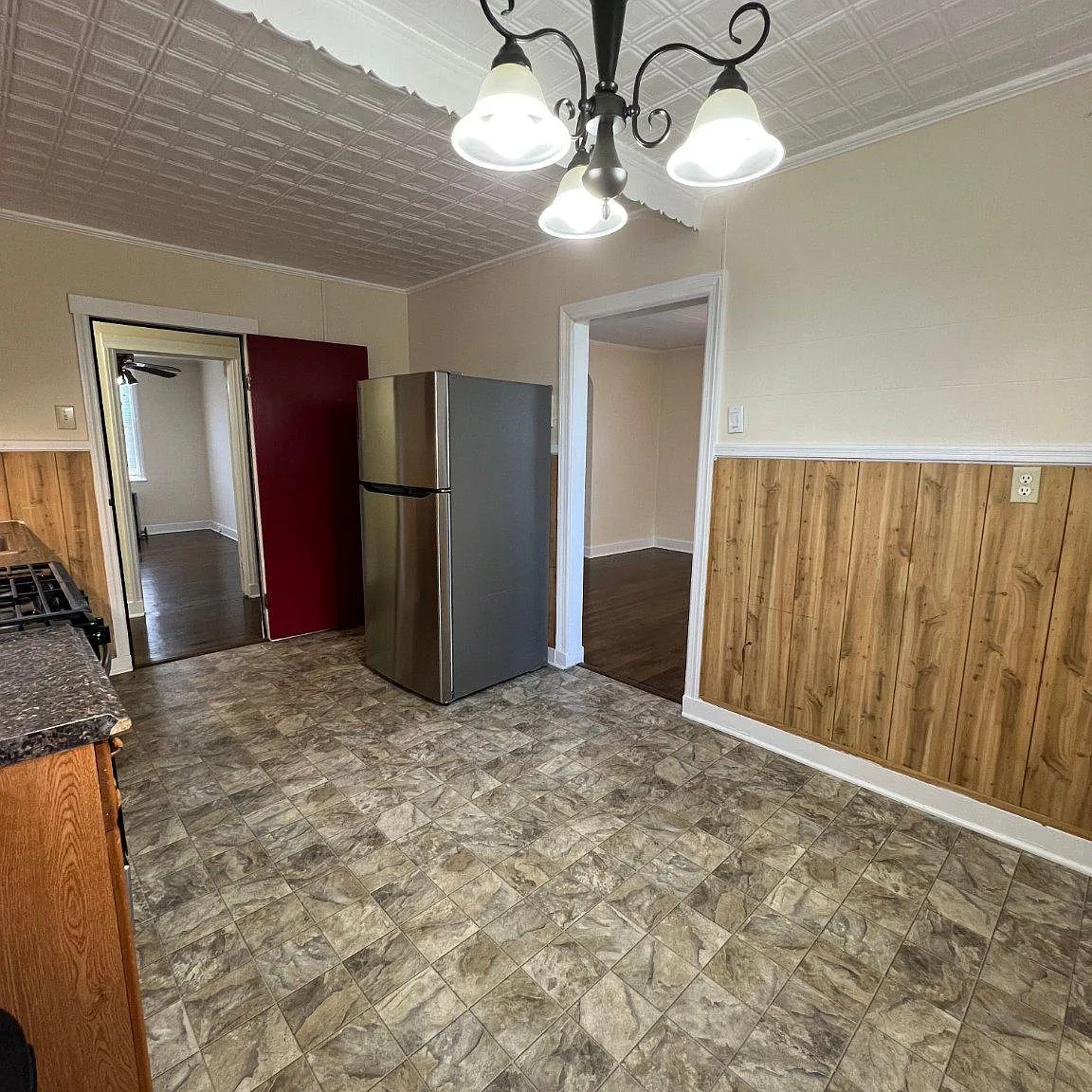 2 bed, 1.0 bath, 3930 sqft, $1,130 — Photo 3