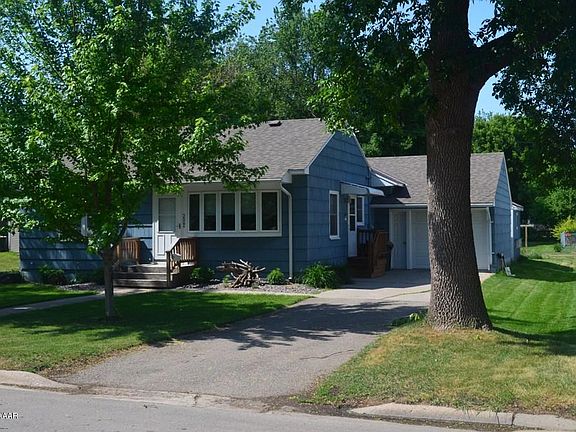 2nd image of 209 2nd Ave NE