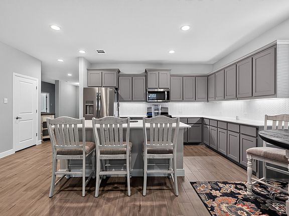 5th image of 400 Dunmore Dr
