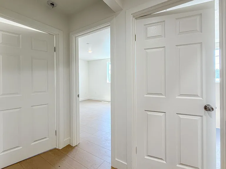 2026 Luxury 4 & 6 Bedroom Units — Photo 11