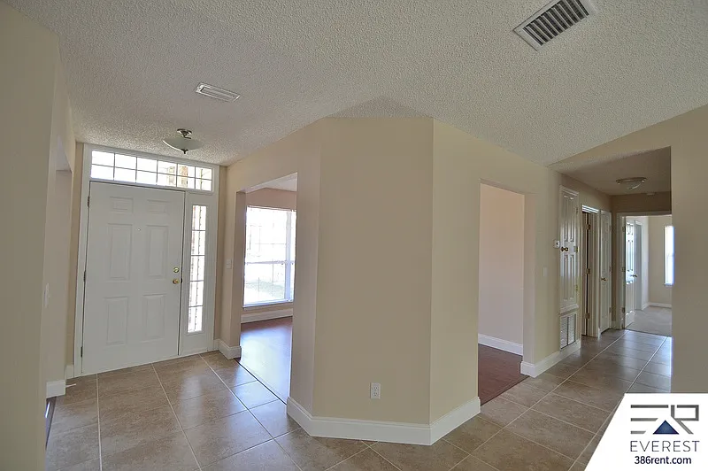 4 bed, 2.0 bath, 2939 sqft, $2,100 — Photo 4