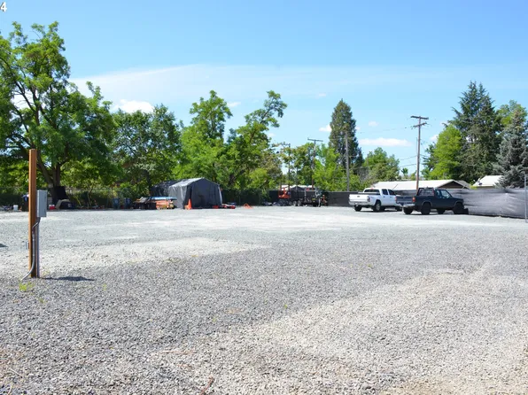 601 SE I St, Grants Pass, OR 97526