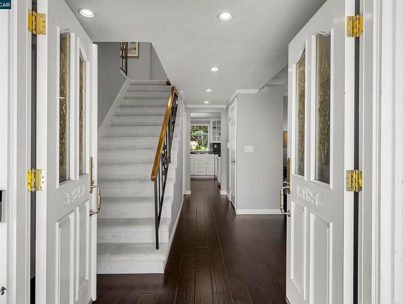 4th image of 583 Santander Dr