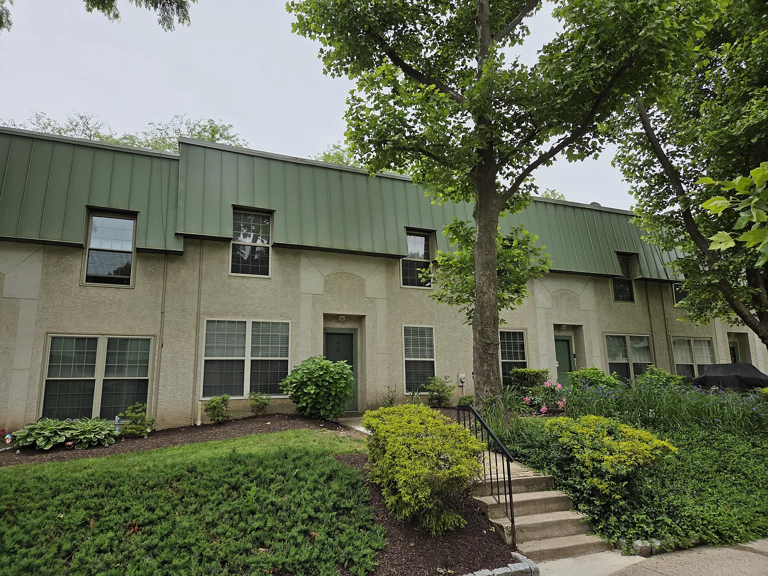 2 bed, 1.5 bath, 1170 sqft, $1,950 — Photo 2