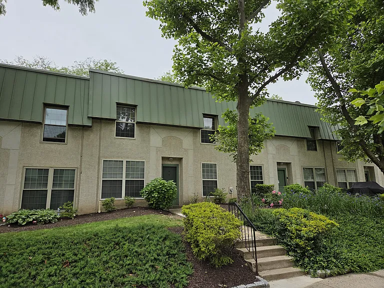 441 Tomlinson Rd #F12 — Photo 2