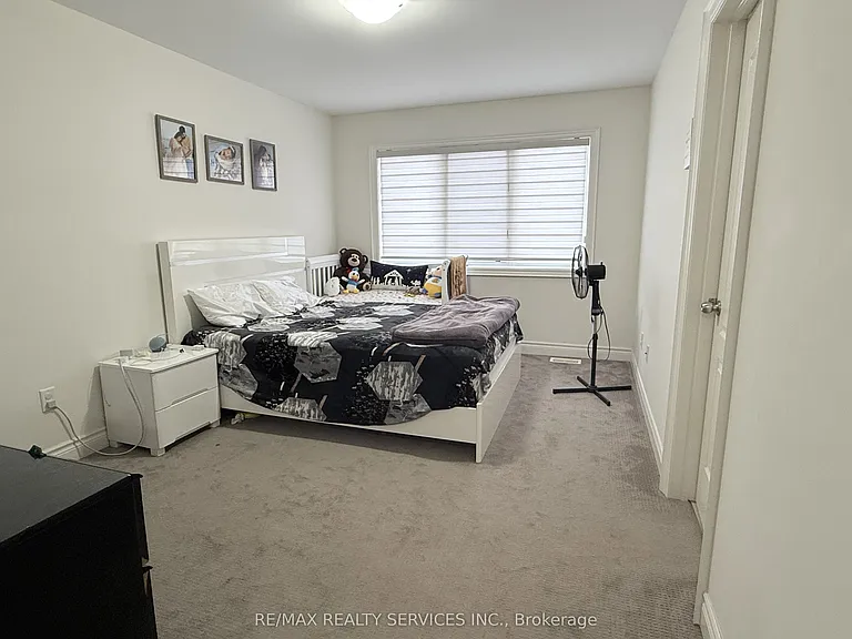 29 Lady Evelyn Cres — Photo 16