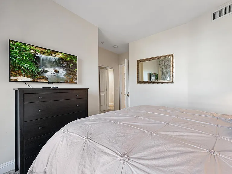 255 La Paloma — Photo 37