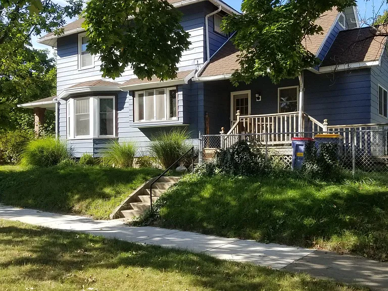 124 Valley Ave SW — Photo 2