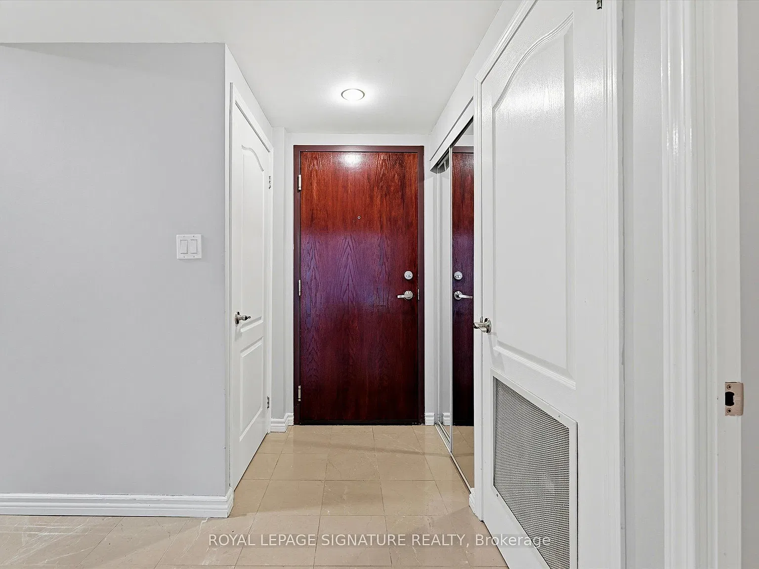 263 Wellington St W — Photo 3