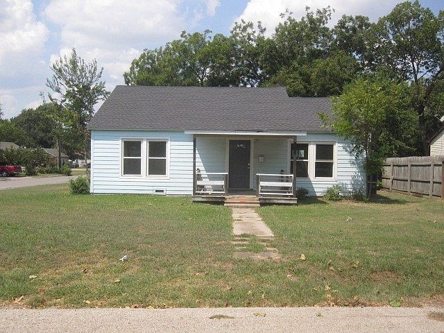 1st image of 901 Gladney St