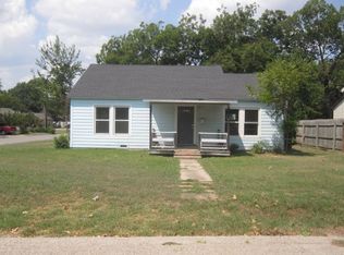 901 Gladney St, Gainesville, TX 76240