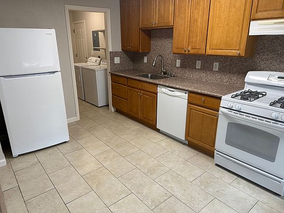 3rd image of 1609 E St #1595
