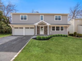 78 Barry Ln, Syosset, NY 11791