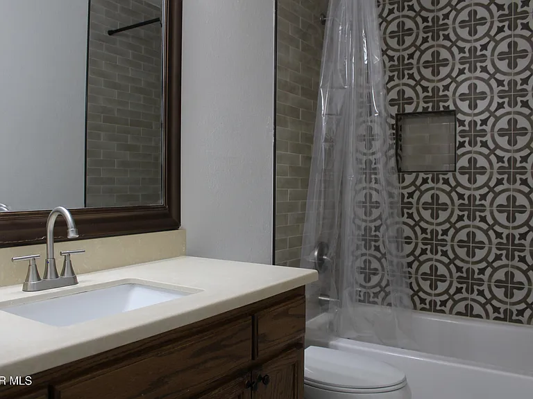 335 Flynn Dr — Photo 17