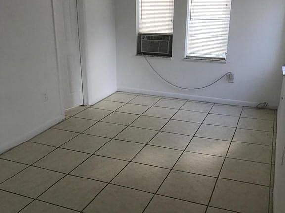 4th image of 227 NW 13th Ave APT 1