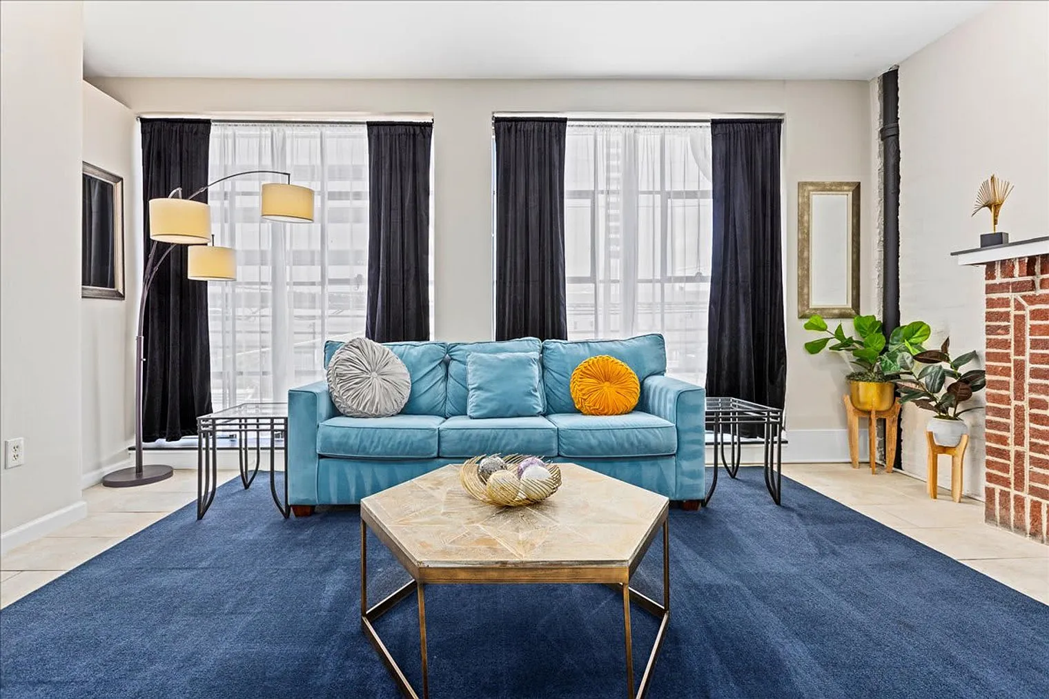 1 bed, 2.0 bath, 592 sqft, $4,825 — Photo 2