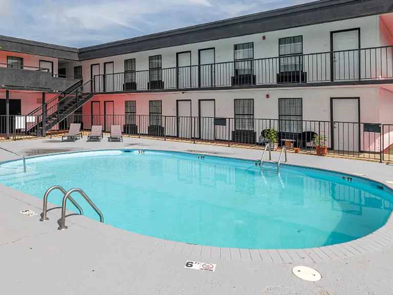 1 bed 1 bath All Bills Paid — Photo 4