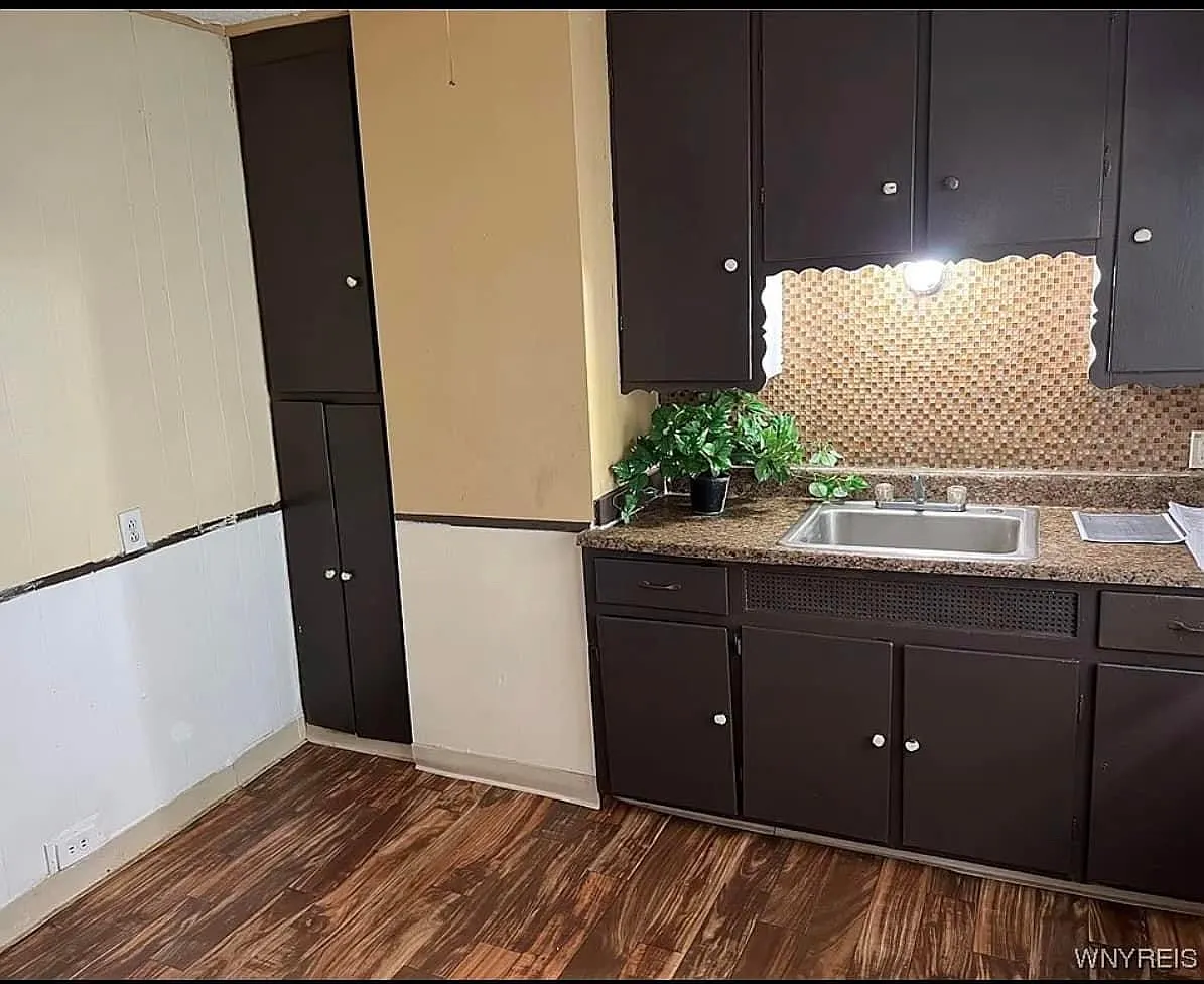 36 Alice Ave — Photo 4