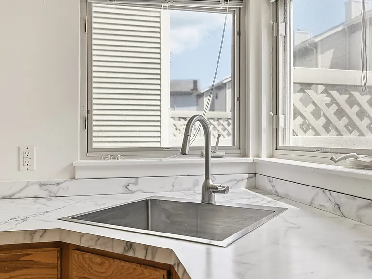251 Carron St — Photo 14