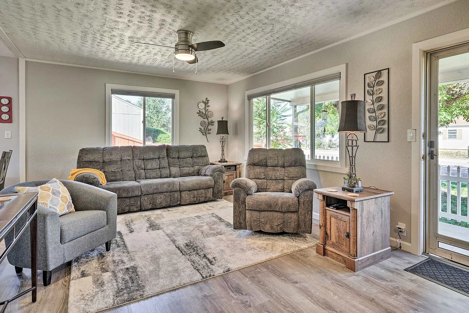3 bed, 2.0 bath, 1194 sqft, $2,785 — Photo 1