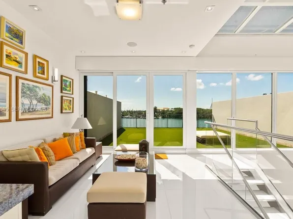 1000 Venetian Way APT 105, Miami Beach, FL 33139
