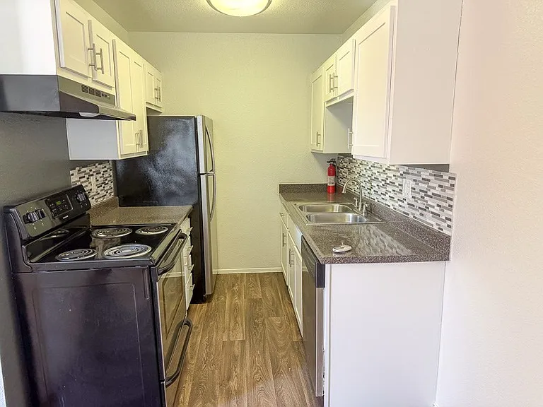 Fifteen 50 Apartments — Photo 26