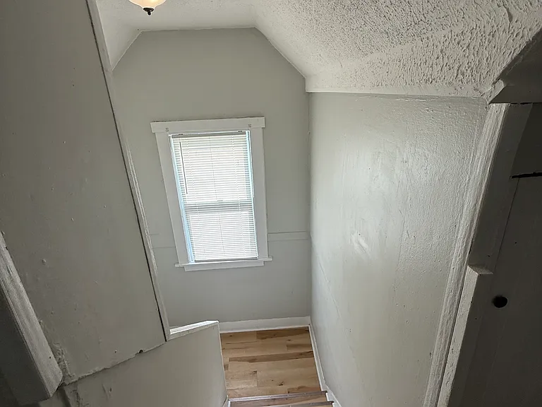 3917 Clybourne Ave — Photo 13
