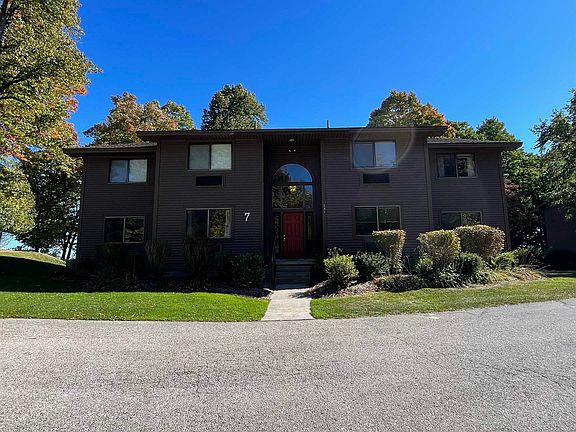 2nd image of 737 Maplewood Ln #18