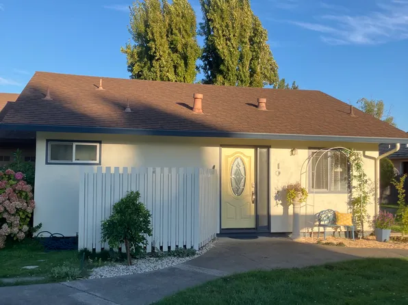 19 Vineyard Cir, Sonoma, CA 95476