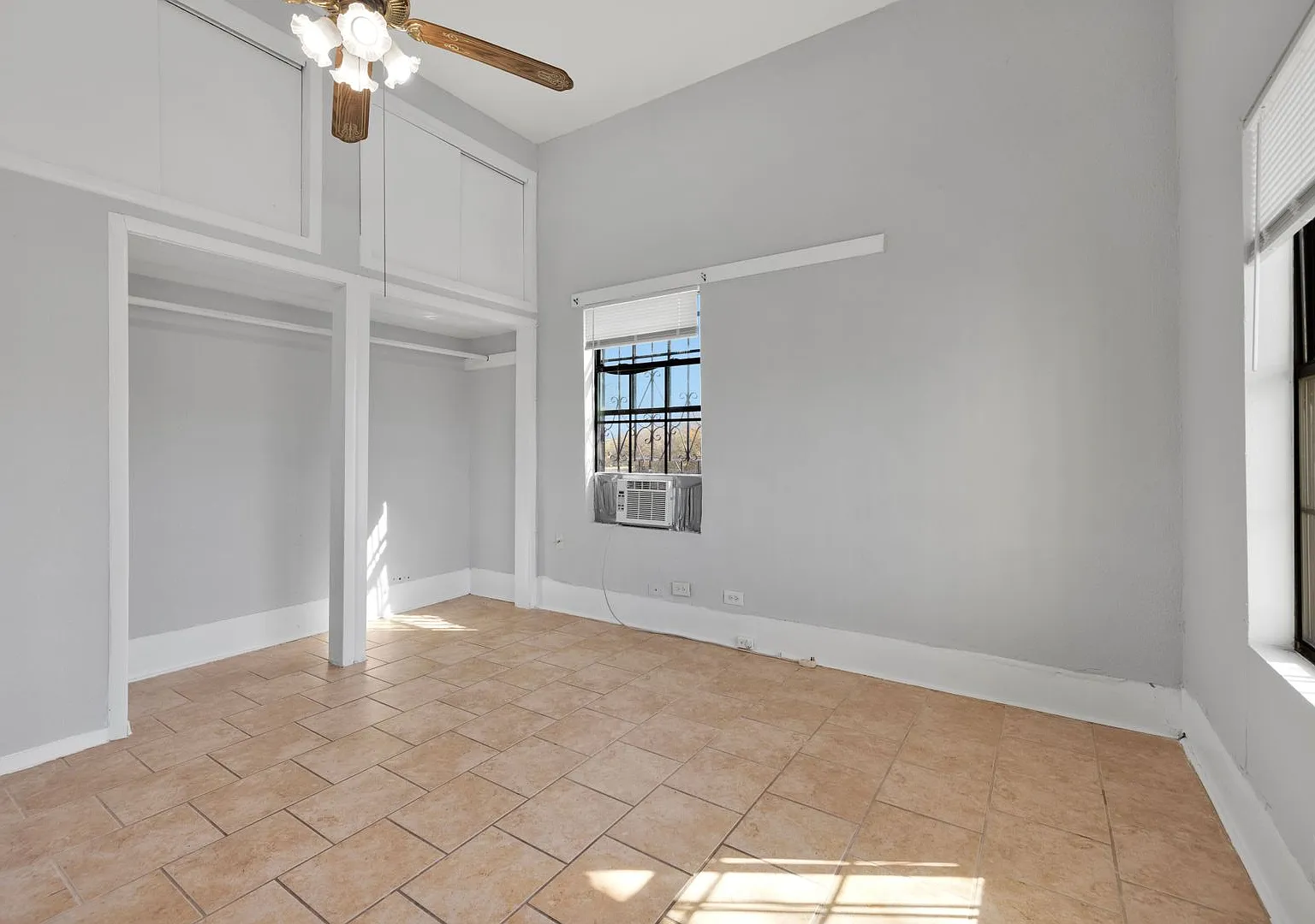 Duplex for Rent in the Heart of SA! — Photo 2