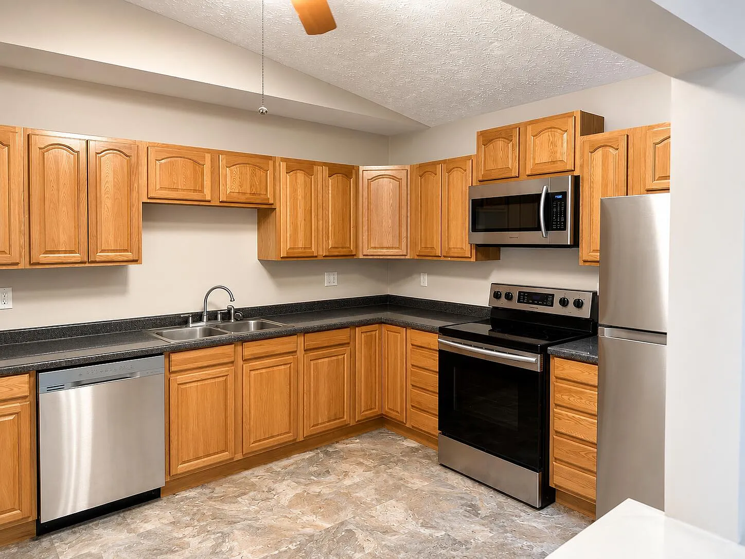 2 bed, 2.0 bath, 1280 sqft, $2,000 — Photo 3