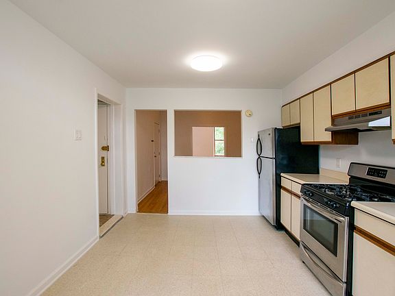 2nd image of 281 1st St #3