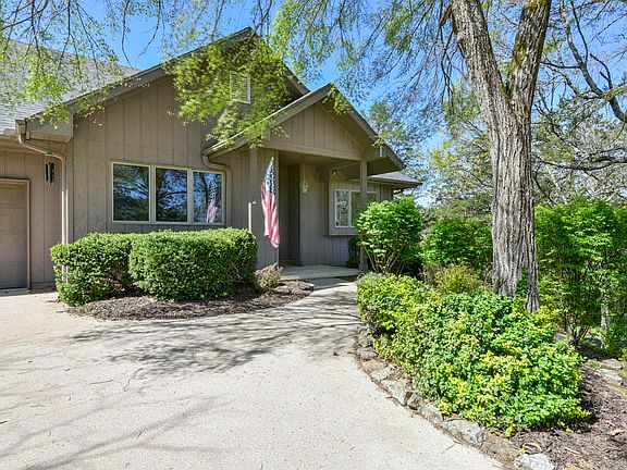 2nd image of 1304 Stoneycreek Lane