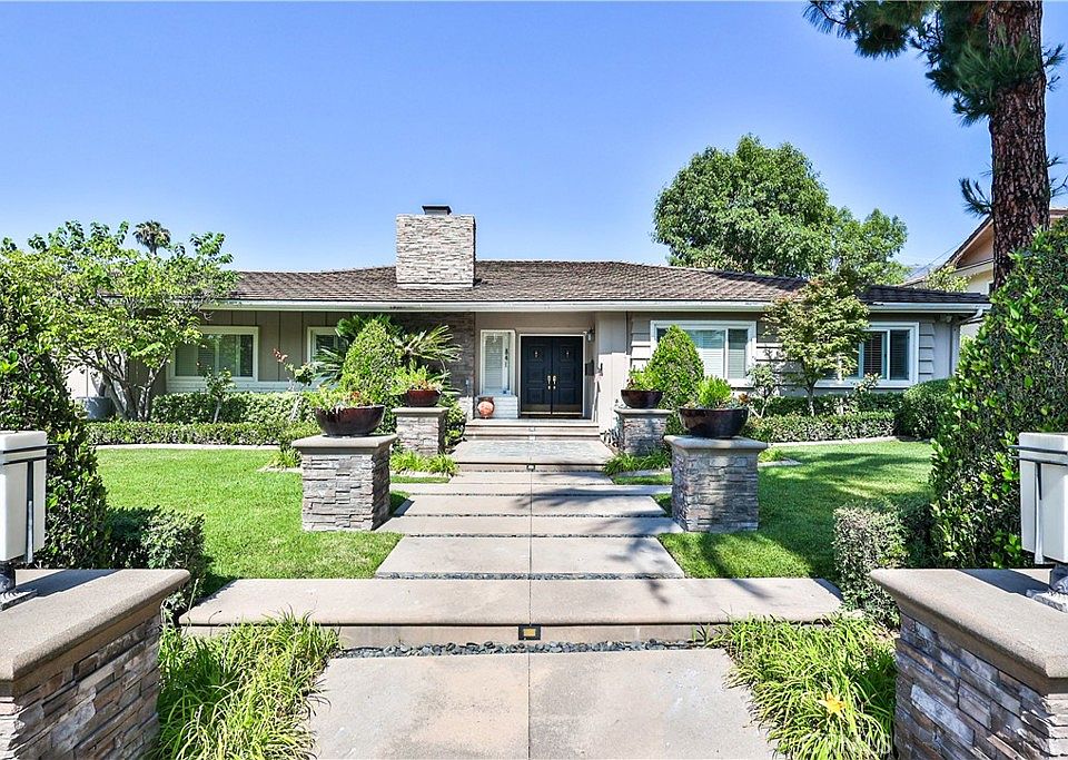 1st image of 843 N Entrada Way