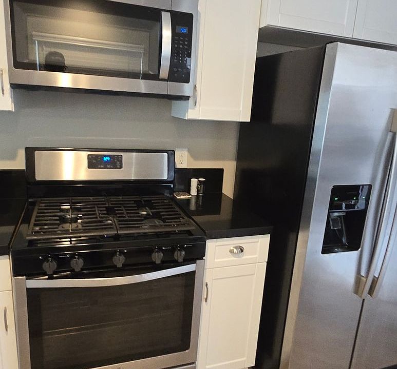 2nd image of 821 21st St