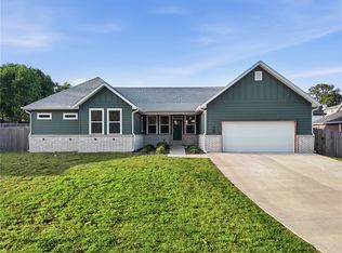 804 E Parks St, Prairie Grove, AR 72753