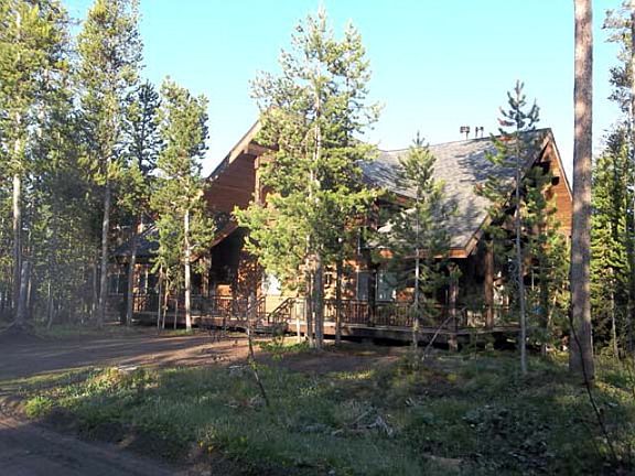 2nd image of 3851 Chinook Dr