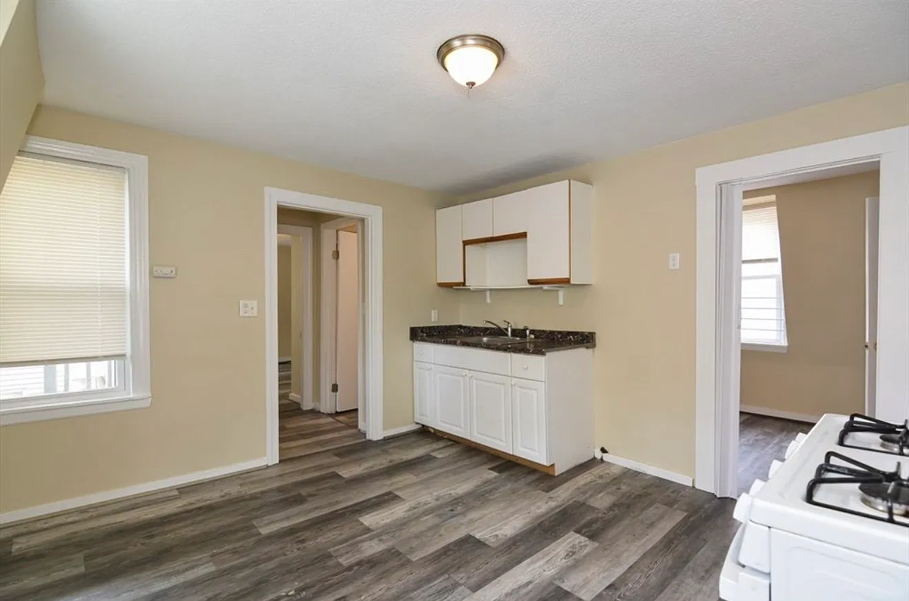 2 bed, 750 sqft, $2,400 — Photo 4