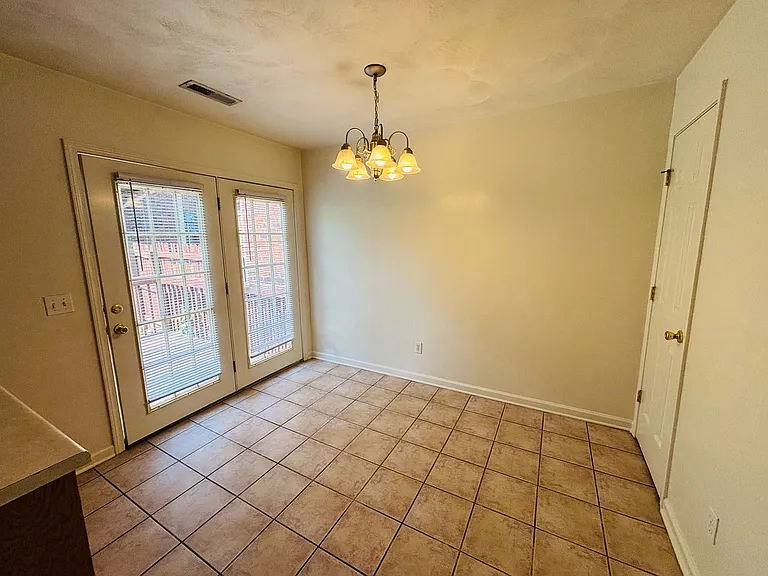 715 E Main St — Photo 7