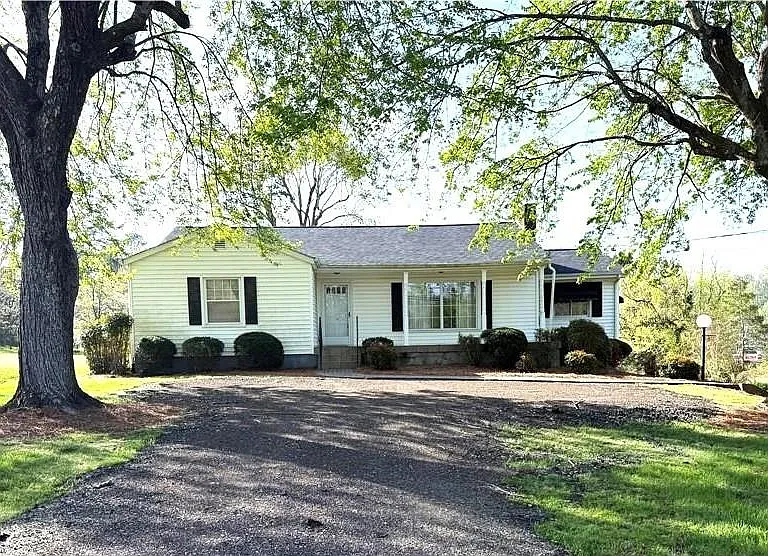 5512 Winona St — Photo 1