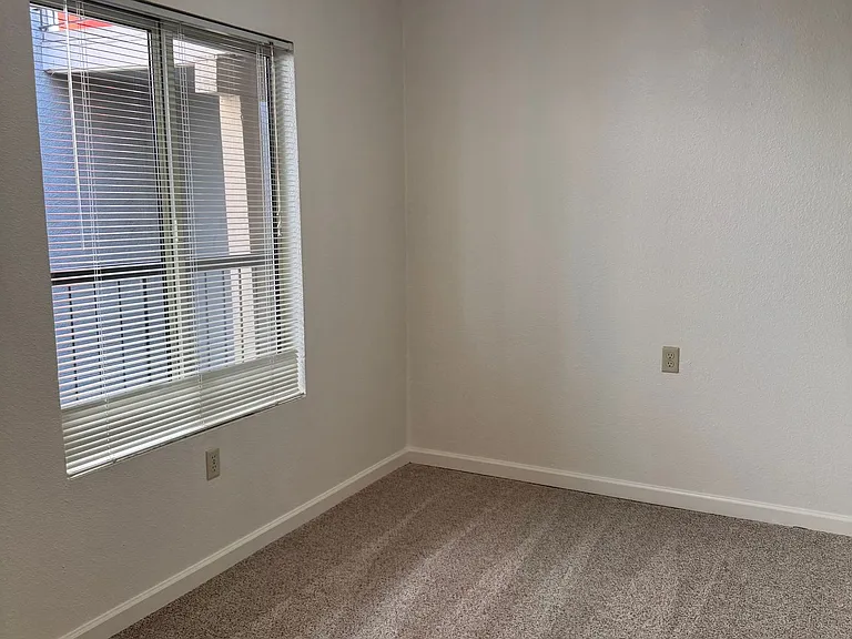 2950 Portage Bay — Photo 35