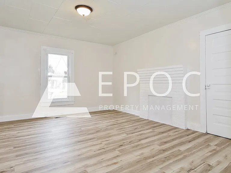 602 Loftus St — Photo 8