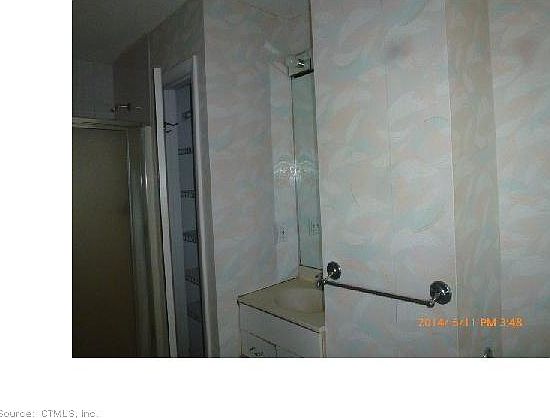 5th image of 70 Norwell St